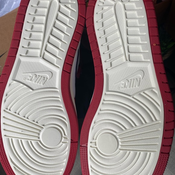 Brand new women’s Jordan 1 high top never worn size 12 women’s/ men’s 10 - Picture 2 of 6